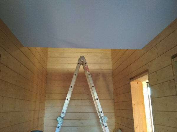 Стоимость сатинового потолка в кухне 12 м²