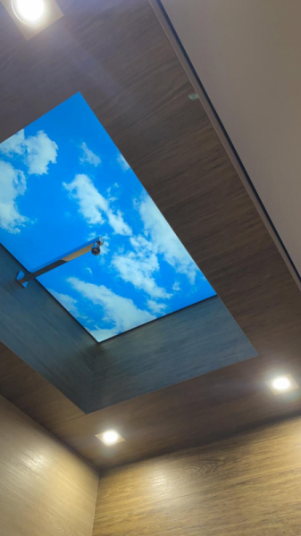 Натяжные потолки в современном стиле