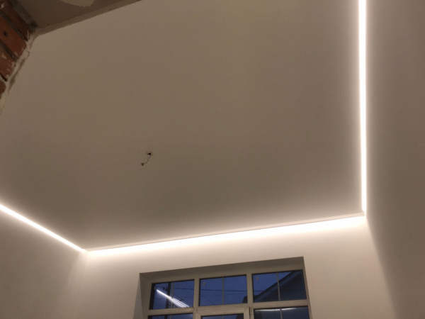 Фото парящего натяжного потолка