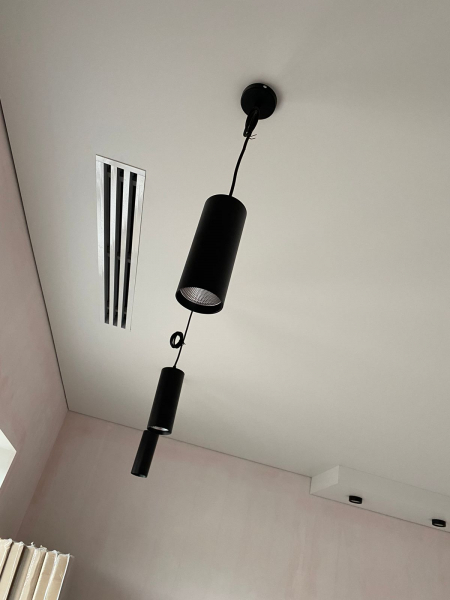 Белый натяжной потолок