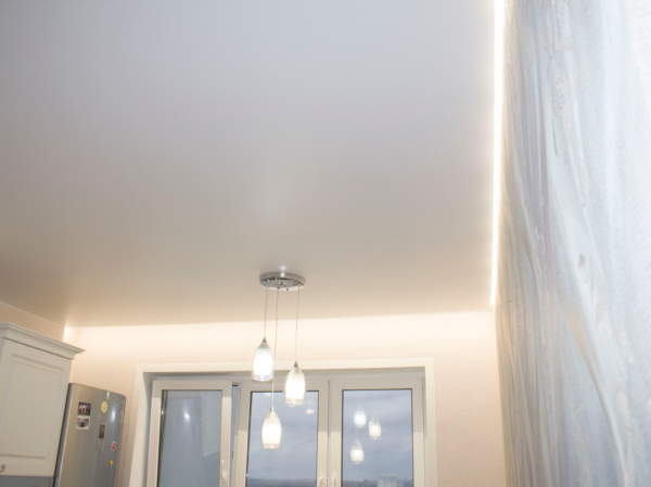 Дизайн парящего натяжного потолка