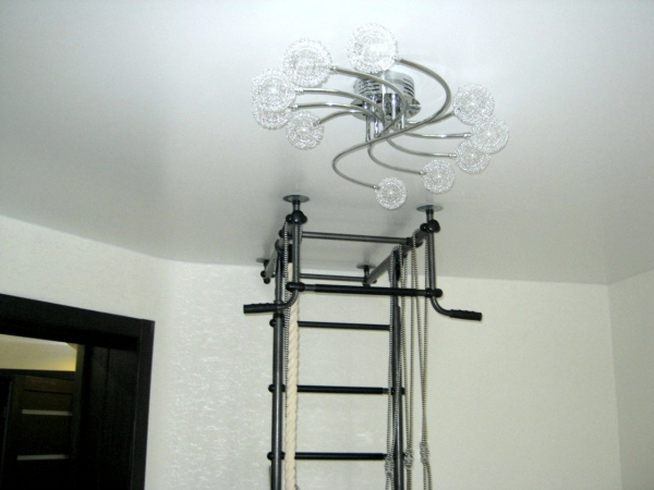 Натяжные потолки в детскую