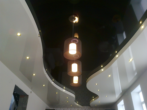 Глянцевые натяжные потолки